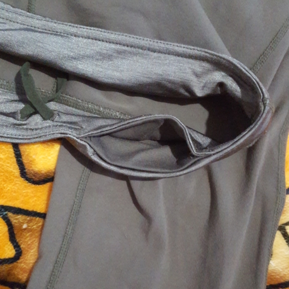 Lululemon capri yoga pants - Picture 5 of 5